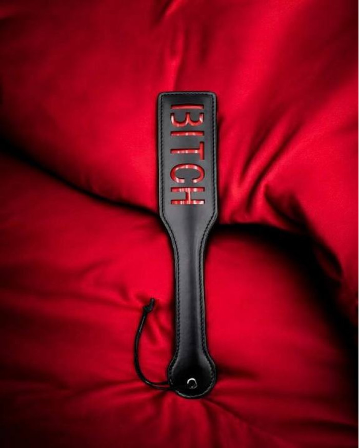 BDSM шлепалка BITCH
