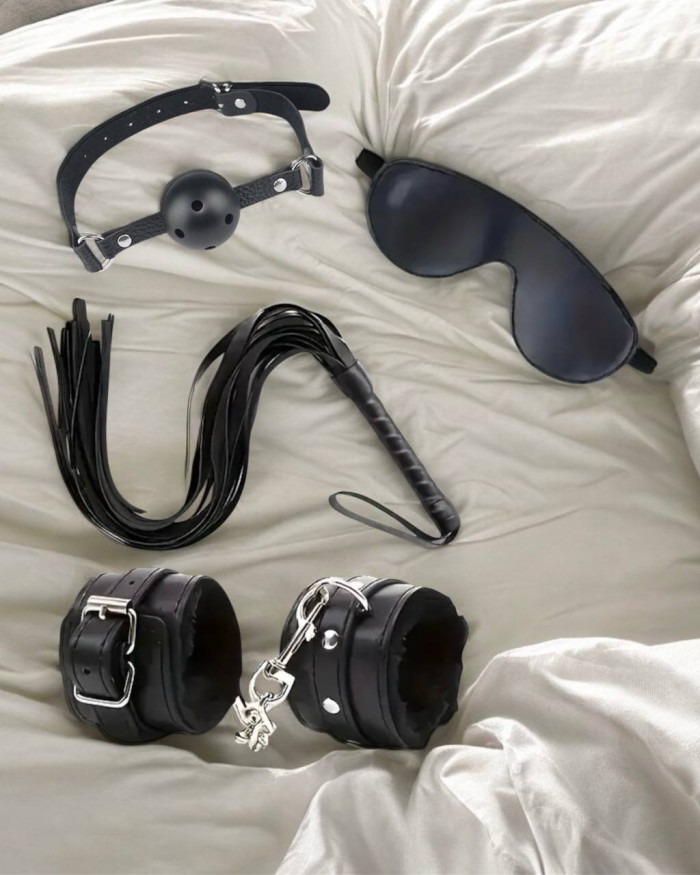 BDSM набір «Поринь у підкорення» – кнут, кляп, маска, наручники