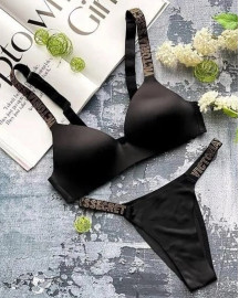Безшовний комплект білизни з трусиками танго Victorias Secret